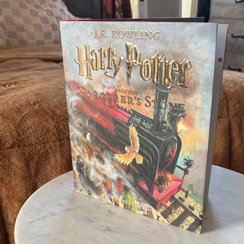 Harry Potter and the Sorcerer's Stone Illustrated Edition
